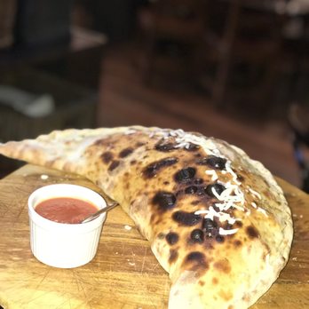 Small & Beautiful - Calzone - Italian Near Me - London, XGL