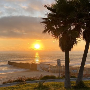 Malecon de Playas - Summer sunset behind the border fence - Parks Near Me - Tijuana, BCN Malecon de Playas - Summer sunset behind the border fence - Parks Near Me - Tijuana, BCN
