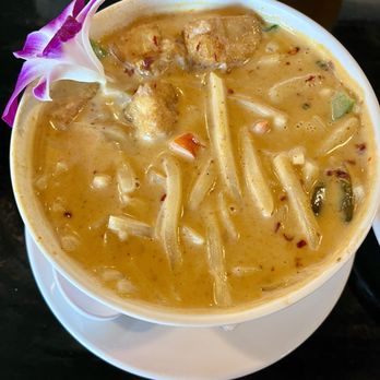 Flamin’ Thai - Red curry tofu - Thai Near Me - Minneapolis, Minnesota
