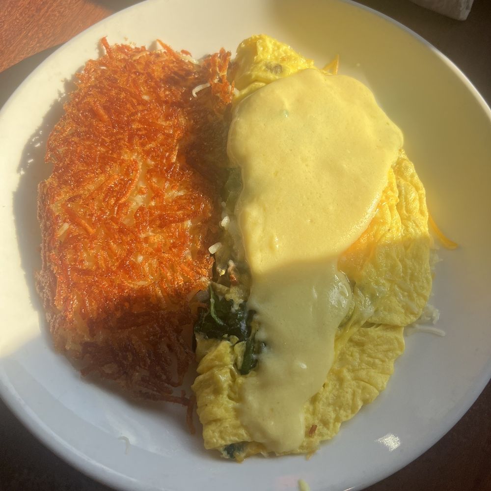 Yosemite Falls Cafe - Spinach omelette with hollandaise sauce - American Near Me - Fresno, California
