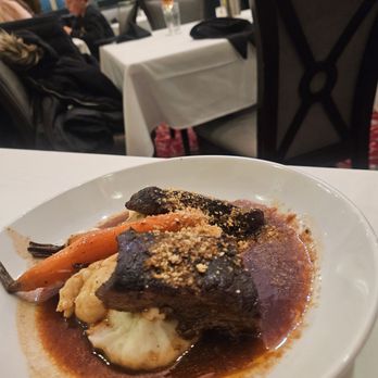 The Marshall Field's Walnut Room - Short Ribs, Mashed Potatoes & Carrots - American Near Me - Chicago, Illinois The Marshall Field's Walnut Room - Short Ribs, Mashed Potatoes & Carrots - American Near Me - Chicago, Illinois