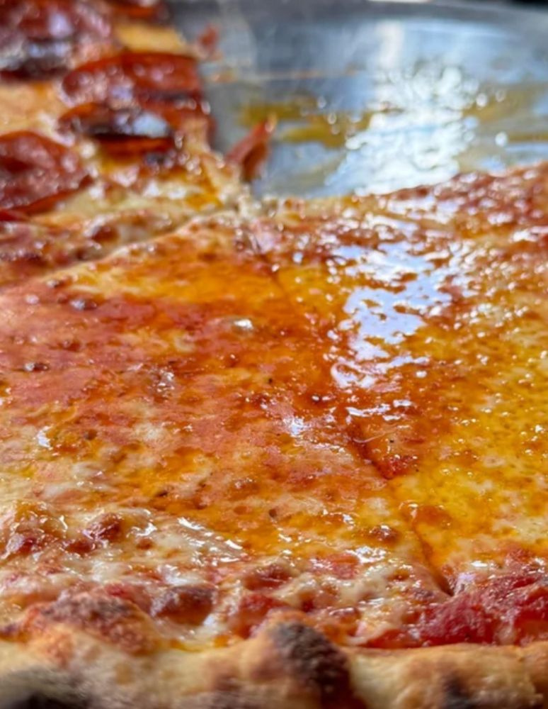 Brooklyn Style Pizza Image
