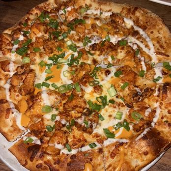 Yard House - Buffalo chicken pizza 10/10 - New American Near Me - Palm Beach Gardens, Florida Yard House - Buffalo chicken pizza 10/10 - New American Near Me - Palm Beach Gardens, Florida