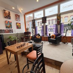 Cool Beanz Cafe - Chess anyone? Absolutely!