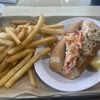 That Dam Place - Fresh lobster roll and fries - American Near Me - Folsom, California That Dam Place - Fresh lobster roll and fries - American Near Me - Folsom, California