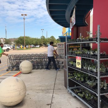 H-E-B - The entrance area - Grocery Near Me - Katy, Texas
