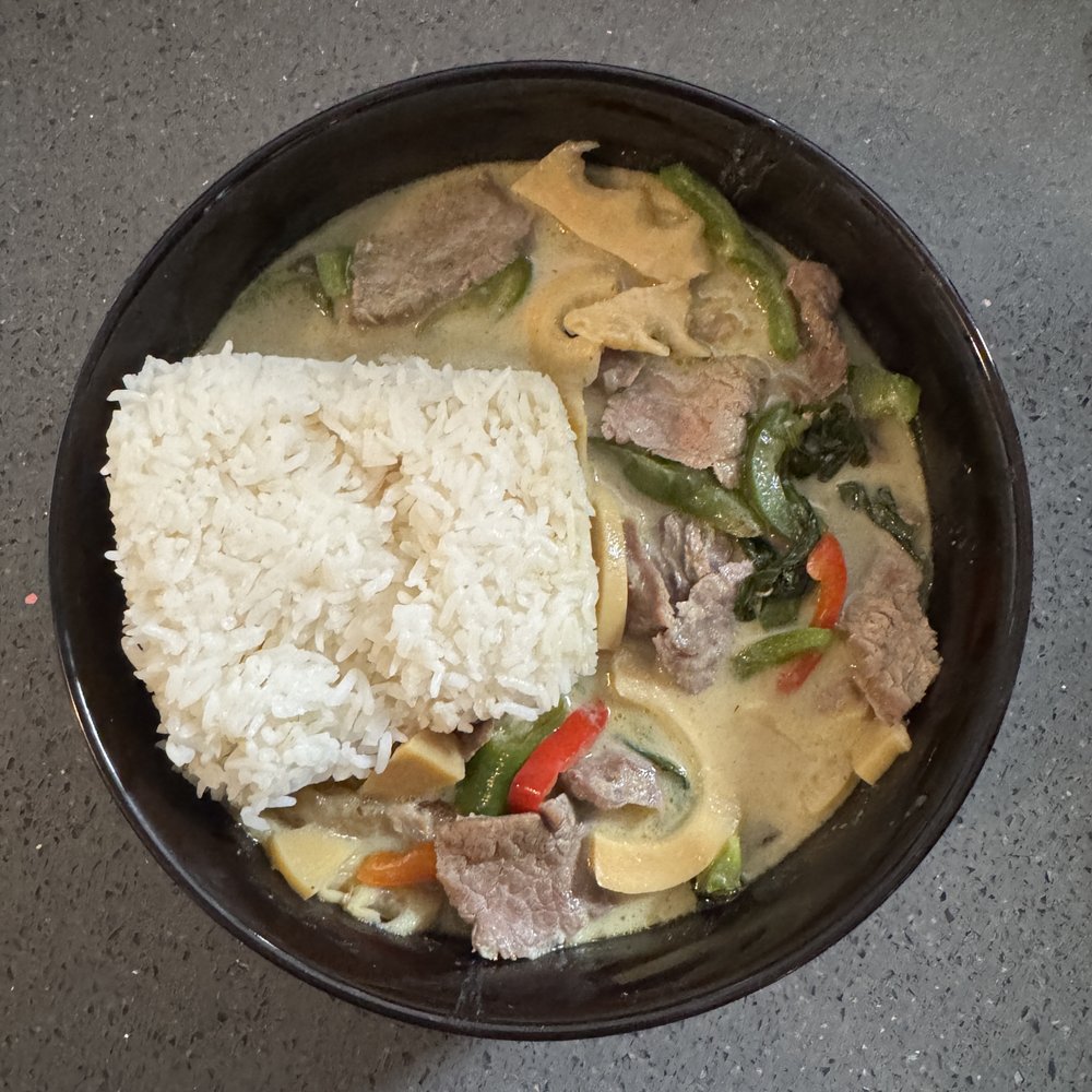 Thai Super - Thai Super - Flavorful Lunch Special Green Curry with Extra Beef - Thai Near Me - New York, New York Thai Super - Thai Super - Flavorful Lunch Special Green Curry with Extra Beef - Thai Near Me - New York, New York