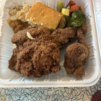 Dale's Diner - Fried chicken dinner with mashed potatoes, steamed veggies, and cornbread. Everything was delicious! - Diners Near Me - Long Beach, California