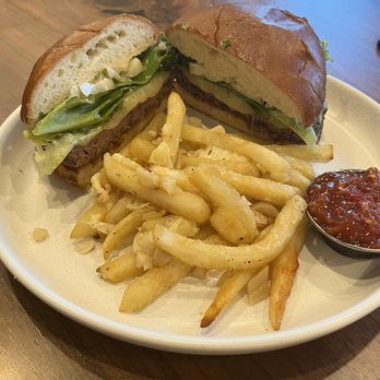 Hemlock Restaurant & Bar - Wagyu Burger - Bars Near Me - Oakhurst, California Hemlock Restaurant & Bar - Wagyu Burger - Bars Near Me - Oakhurst, California