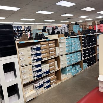 Famous Footwear Outlet - Shoe Stores Near Me - Jackson, New Jersey
