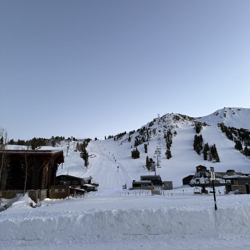 Mammoth Mountain Inn - Main lodge - Ski Resorts Near Me - Mammoth Lakes, California Mammoth Mountain Inn - Main lodge - Ski Resorts Near Me - Mammoth Lakes, California