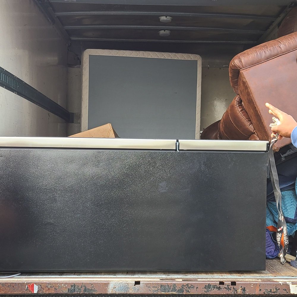The Town Movers - This is how they loaded my items, laid down the refrigerator. Then scratched freezer and denied it - Movers Near Me - Oakland, California The Town Movers - This is how they loaded my items, laid down the refrigerator. Then scratched freezer and denied it - Movers Near Me - Oakland, California