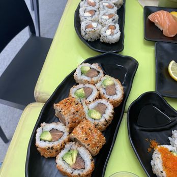 Maido Sushi Cafe - Spicy Salmon Roll - Sushi Bars Near Me - Marina, California