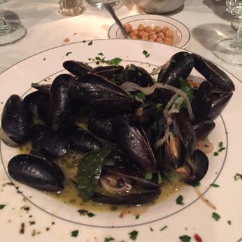 Roberto's II Ristorante - Mussels with white sauce - Italian Near Me - Edgewater, New Jersey Roberto's II Ristorante - Mussels with white sauce - Italian Near Me - Edgewater, New Jersey