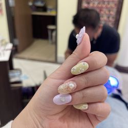 Royal Nails And Spa