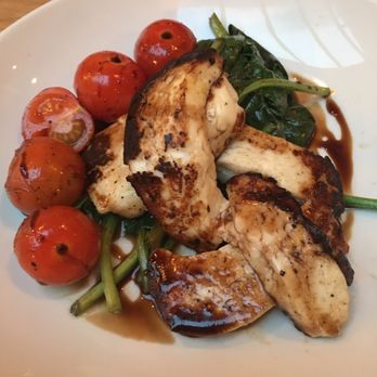 Mildreds - Starter - panfried halloumi, spinach and cherry tomato with balsamic glaze - Vegan Near Me - London, XGL Mildreds - Starter - panfried halloumi, spinach and cherry tomato with balsamic glaze - Vegan Near Me - London, XGL