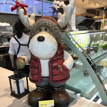 Beard Papa's - Cute greeter - Desserts Near Me - Richmond, British Columbia