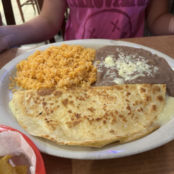 Vista De Rio - Kids cheese quesadilla - Beer Bar Near Me - Clinton, Tennessee