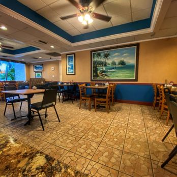Mamas Kitchen - Very nice seating and decor throughout the entire restaurant - Breakfast & Brunch Near Me - Seminole, Florida