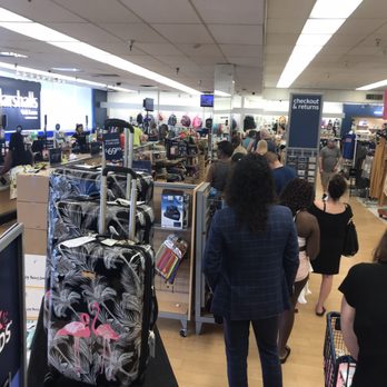 Marshalls - Long line and only two cashiers - Department Stores Near Me - Oak Lawn, Illinois