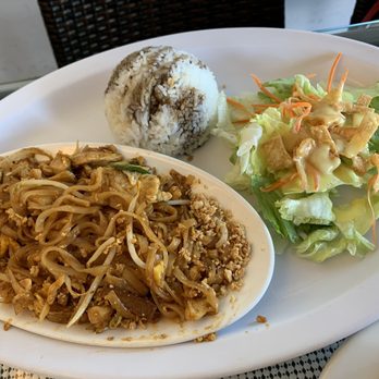 Bhan Baitong - Lunch pad Thai - Thai Near Me - Lake Forest, California
