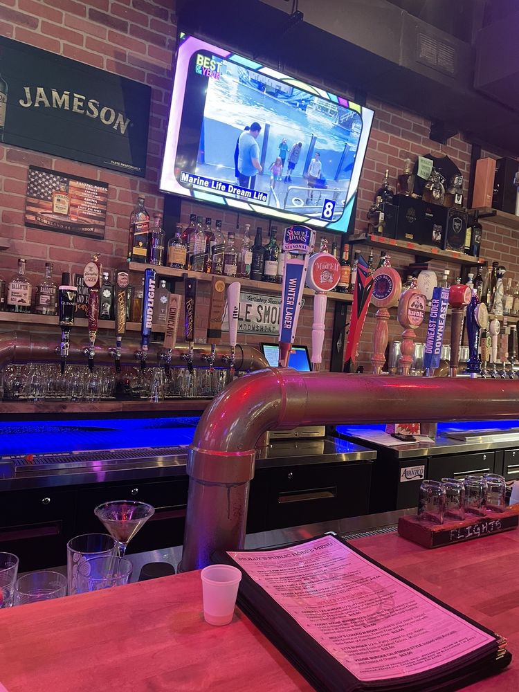 MOLLY’S PUBLIC HOUSE 14 Wilson Ave, Englishtown, New Jersey Chicken