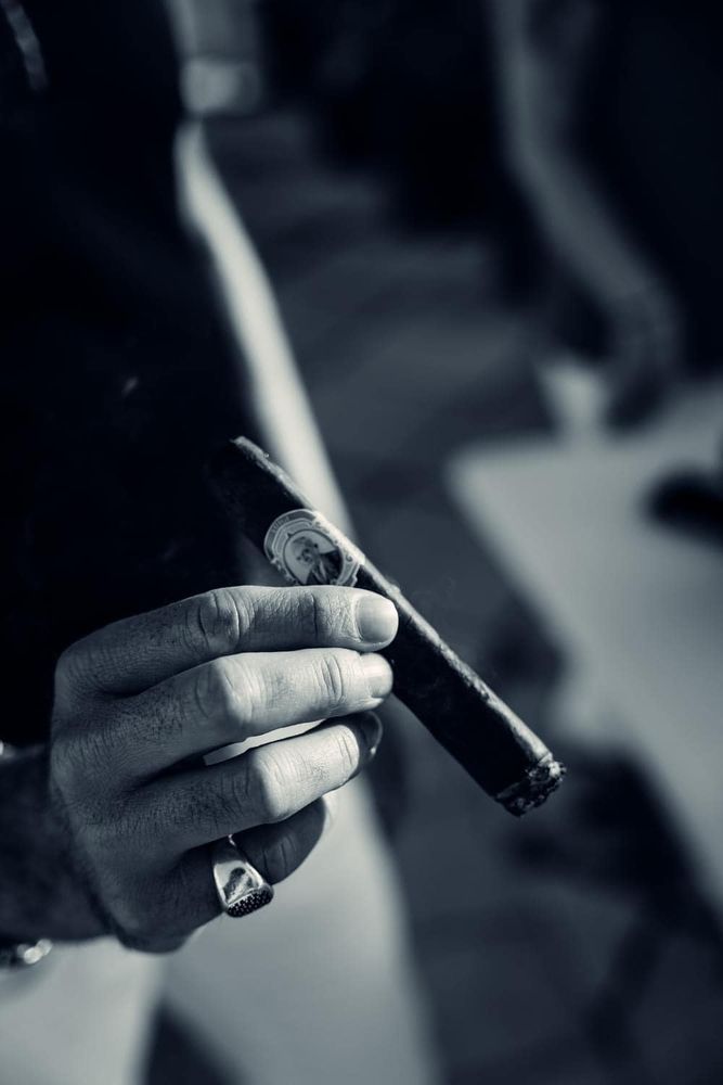 Vallorani's Cigars Logo