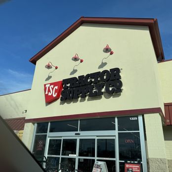 Tractor Supply - Livestock Feed & Supply Near Me - Antioch, Illinois