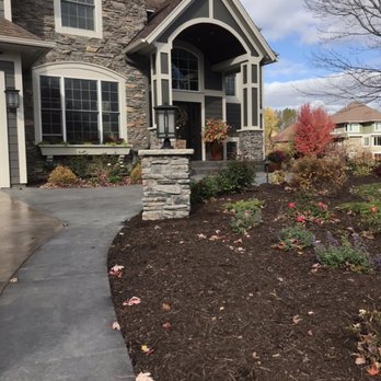 Friedrich Landscape - Stone Veneer Lampost box - Landscaping Near Me - Maplewood, Minnesota