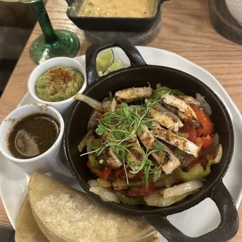 Emilio’s Contemporary Mexican Kitchen - Chicken fajitas - Mexican Near Me - Las Vegas, Nevada Emilio’s Contemporary Mexican Kitchen - Chicken fajitas - Mexican Near Me - Las Vegas, Nevada