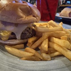 Sportman's Bar - Hooves burger with upgraded fries