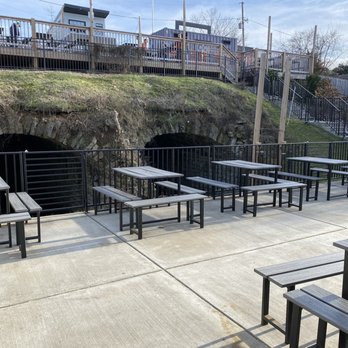 Gravely Brewing - Outside patio - Breweries Near Me - Louisville, Kentucky