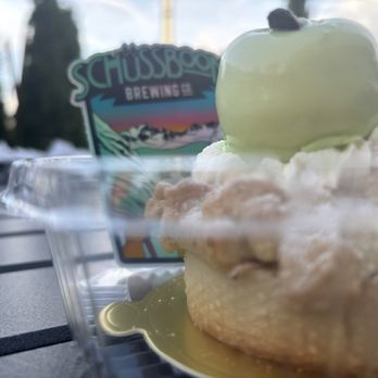Schussboom Brewing - Apple dessert - Breweries Near Me - Reno, Nevada Schussboom Brewing - Apple dessert - Breweries Near Me - Reno, Nevada