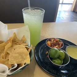 Los Aguachiles - Chips and salsa