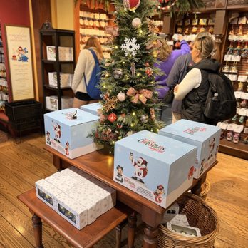 Ye Olde Christmas Shoppe - Merchandise - January 2026 - Gift Shops Near Me - Orlando, Florida Ye Olde Christmas Shoppe - Merchandise - January 2026 - Gift Shops Near Me - Orlando, Florida