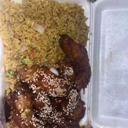 Main Moon Chinese Restaurant - Sesame chicken and fried rice