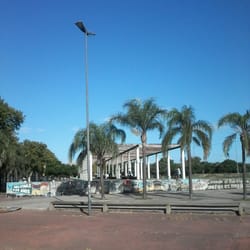 Parque Hipólito Yrigoyen - La pérgola del Parque Yrigoyen, donde suelen hacerse los carnavales, kermeses y festivales del barrio.