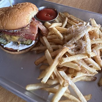 Grnd Sqrl - Burger and fries - Gastropubs Near Me - Twentynine Palms, California