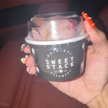 Sweet-Stack Creamery - Berry açaí in a Togo cup - Desserts Near Me - Atlanta, Georgia Sweet-Stack Creamery - Berry açaí in a Togo cup - Desserts Near Me - Atlanta, Georgia