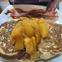 Peaches topped pancakes and bacon Peaches topped pancakes and bacon