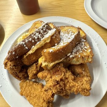 The Serving Spoon - French Toast w/ Chicken Wings - Breakfast & Brunch Near Me - Inglewood, California The Serving Spoon - French Toast w/ Chicken Wings - Breakfast & Brunch Near Me - Inglewood, California