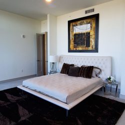 Houston High Rise Apartments - Massive master bedroom