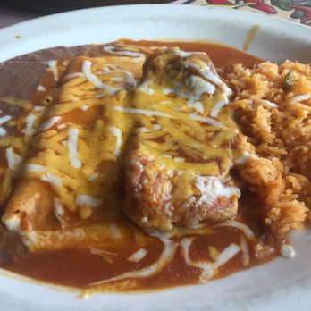 El Compadre Restaurant - Combination relleno and enchilada with beans and rice - Mexican Near Me - Castle Rock, Washington