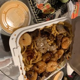 Half rice & Noodles Beef & shrimp Half rice & Noodles Beef & shrimp