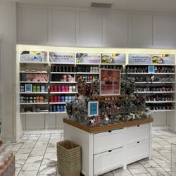 Bath & Body Works - Inside