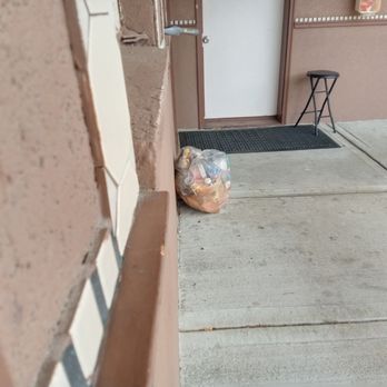 Park Motel - Trash sitting by tooms - Hotels Near Me - Loves Park, Illinois Park Motel - Trash sitting by tooms - Hotels Near Me - Loves Park, Illinois
