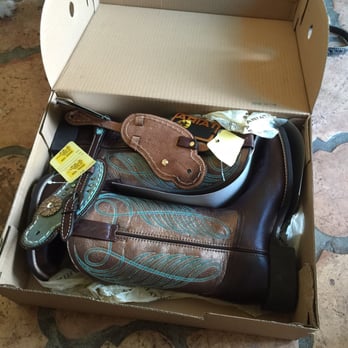 Broken Horn Saddlery - Ariat Square Toed Boots and new spur straps - Horse Equipment Shops Near Me - Baldwin Park, California Broken Horn Saddlery - Ariat Square Toed Boots and new spur straps - Horse Equipment Shops Near Me - Baldwin Park, California