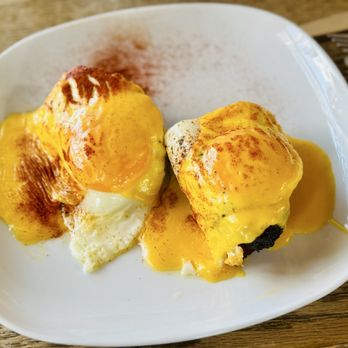 Heads And Tails Barbecue - Brisket eggs Benedict - Barbeque Near Me - Berkeley, California