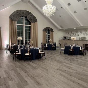Reflections Venue & Gardens - Just before the bride and groom arrive - Venues & Event Spaces Near Me - Plano, Texas Reflections Venue & Gardens - Just before the bride and groom arrive - Venues & Event Spaces Near Me - Plano, Texas