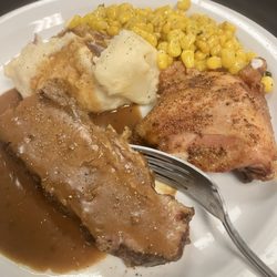 Findlay Inn & Conference Center - Brisket, chicken, mashed potato's and corn.